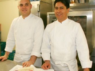 Los chef peruanos que prometen presentar la cocina más tradicional de su país. (Luis Álvarez/International Press)