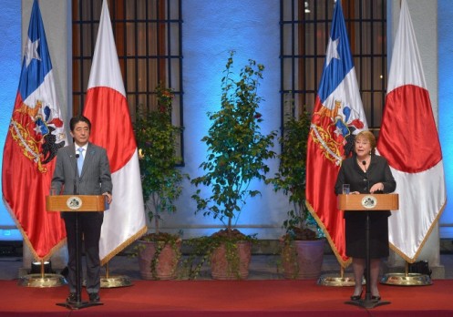 Abe visitó a Bachelet como parte de su gira por America Latina (foto gobierno de Chile)