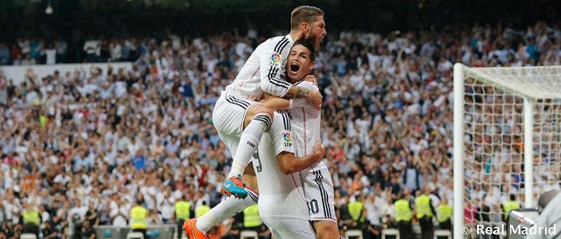 James y Ramos celebran con Benzema.