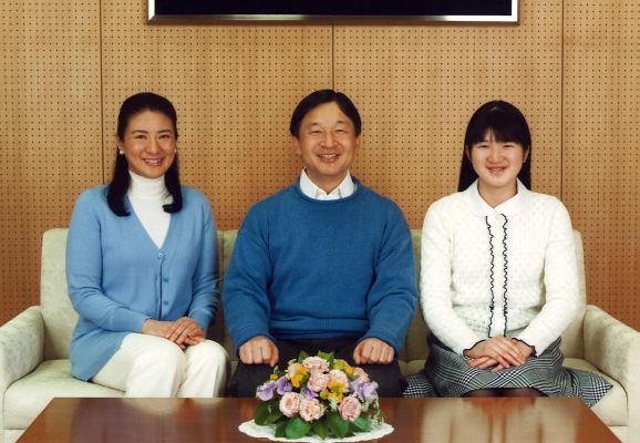 Naruhito, esposa e hija (foto Agencia Imperial de Japón)