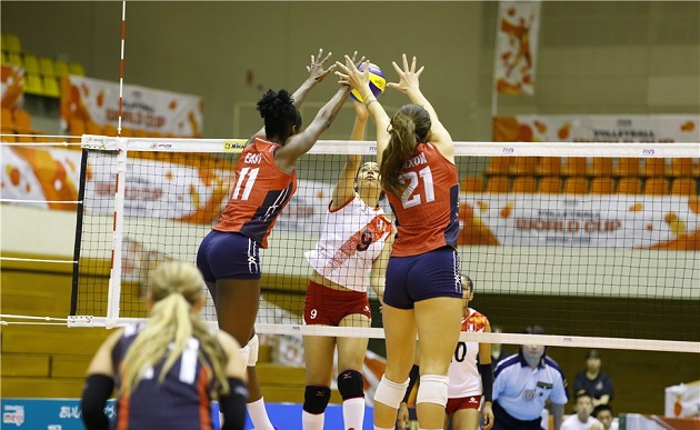 El bloqueo de EEUU ante Perú fue impecable. ()magen FIVB)